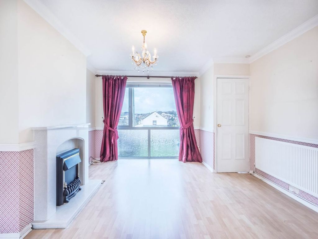 Property photo 3 of 20 Lounge (3)