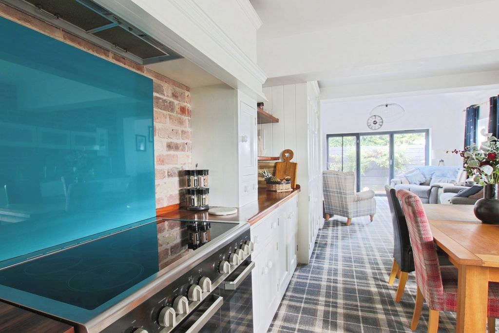 Property photo 2 of 24 4257015