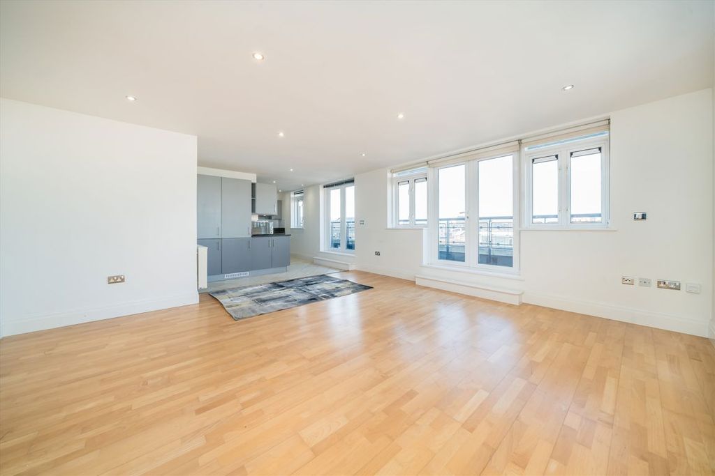 Property photo 2 of 8
