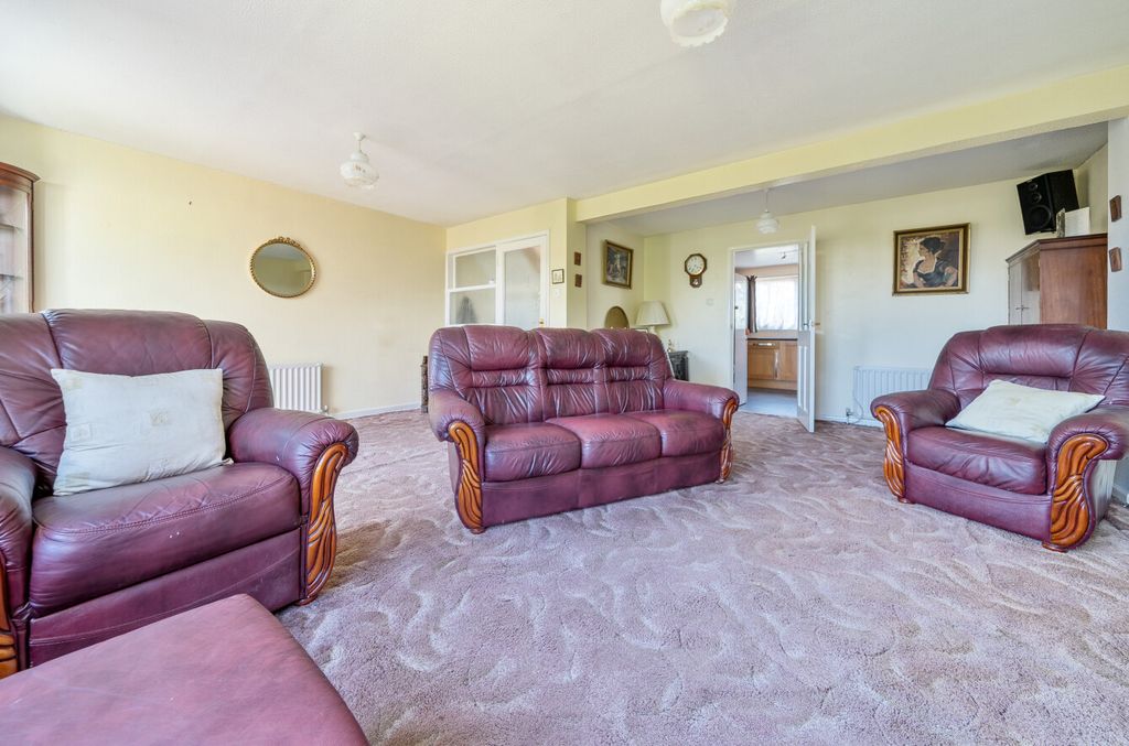 Property photo 2 of 12 1330127-10-6883Ba...