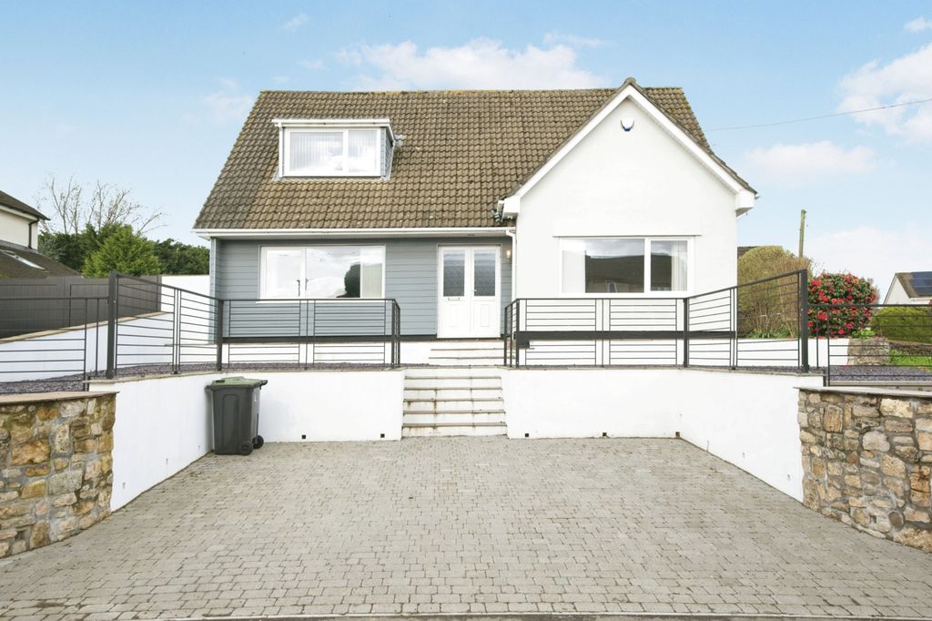 Property photo 3 of 25 Front