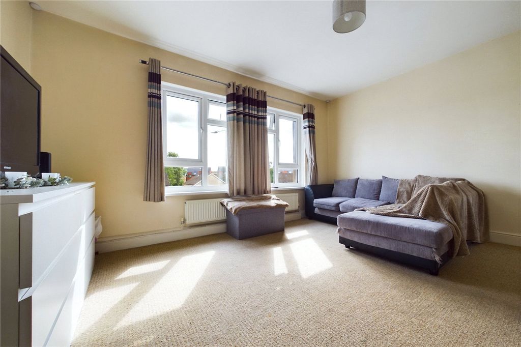 Property photo 2 of 13 Lounge