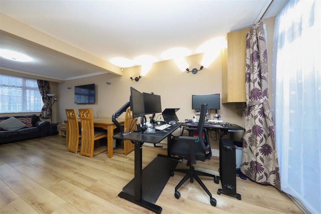 Property photo 3 of 11 Living Room/Dining Room/Kitchen