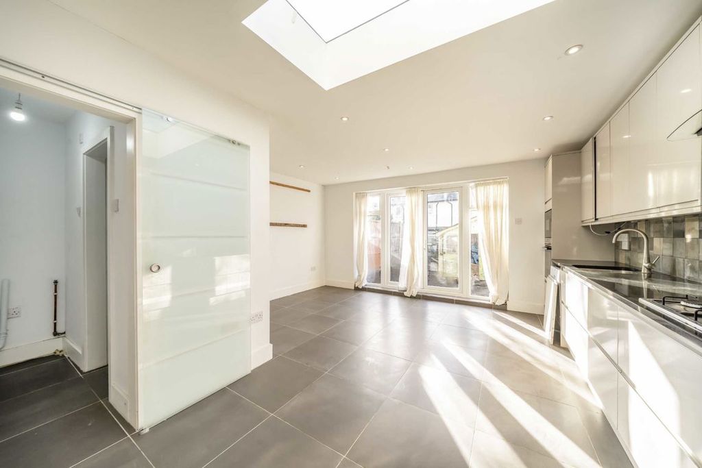 Property photo 3 of 9