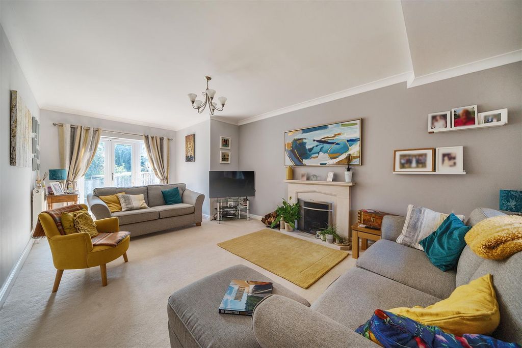 Property photo 3 of 22 1305177-16-684071176B1c4.Jpg