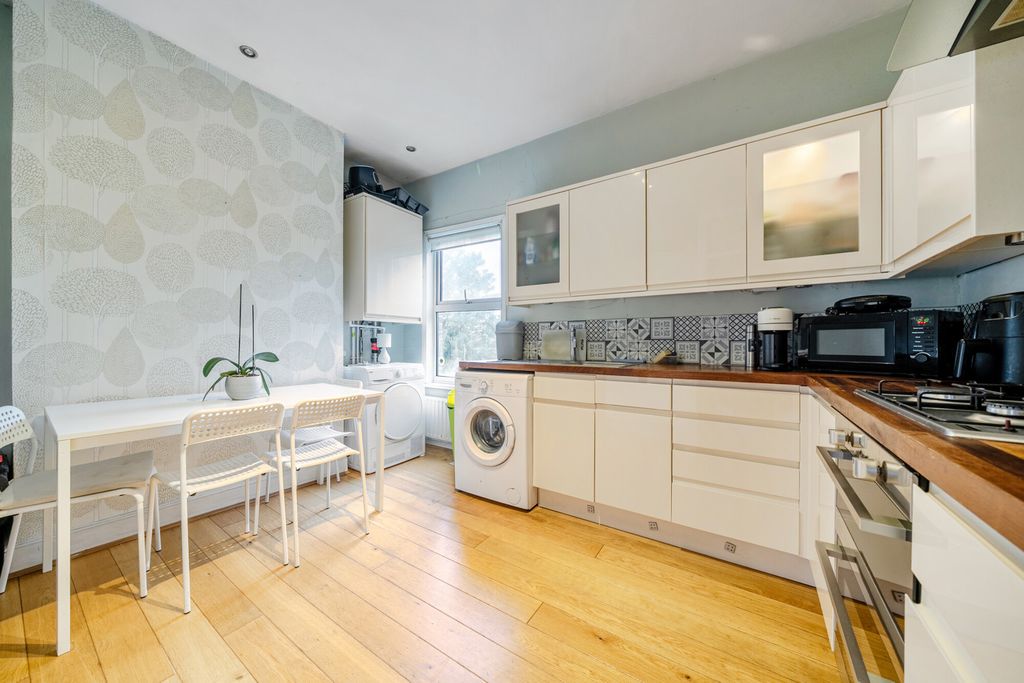 Property photo 2 of 13 1454237-10-69Fb6A...