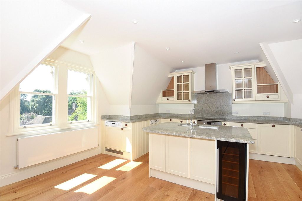 Property photo 2 of 10 Kitchen