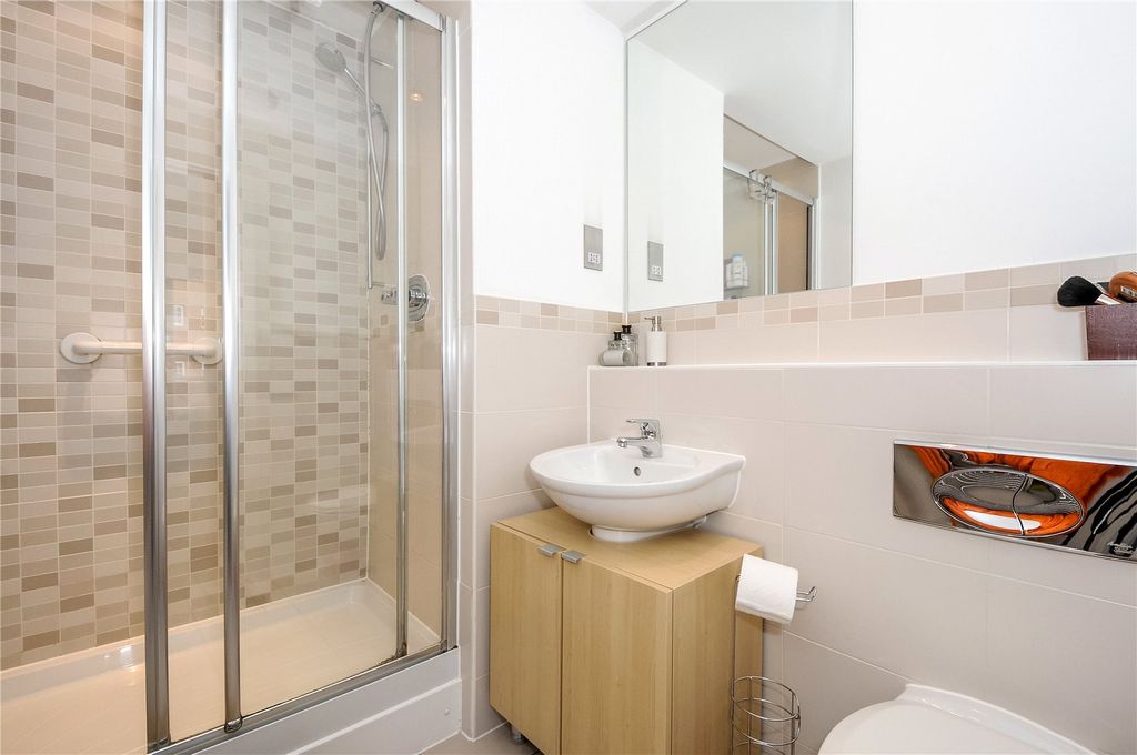 Property photo 2 of 12 Bathroom