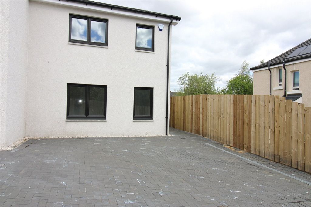 Property photo 1 of 18 External