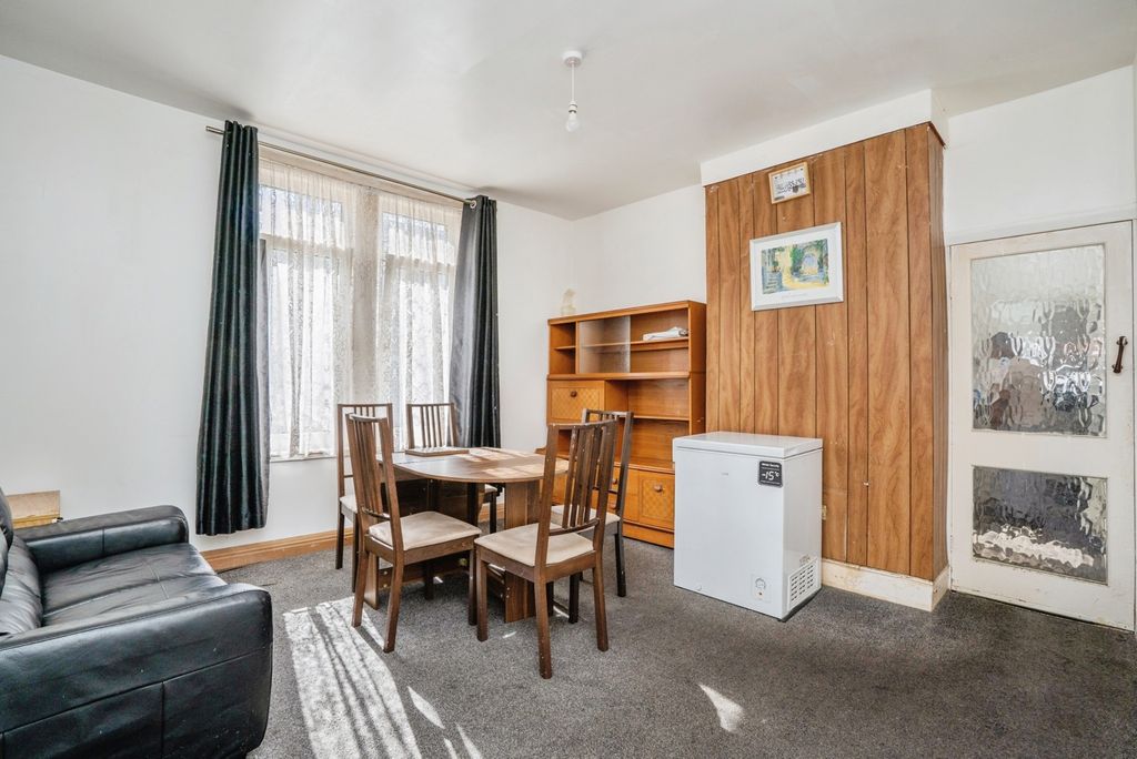 Property photo 3 of 24 Pbox-Img.Jpg