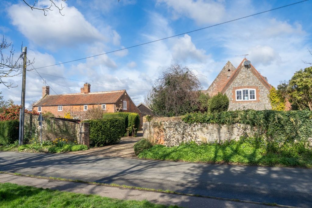 Property photo 2 of 34