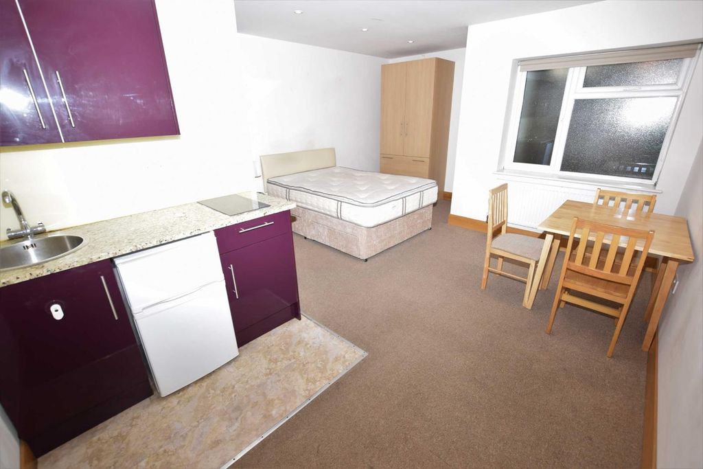 Property photo 1 of 2