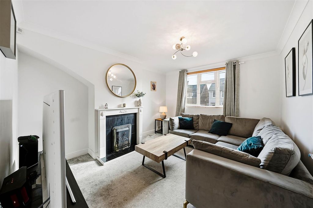 Property photo 2 of 30 Lounge