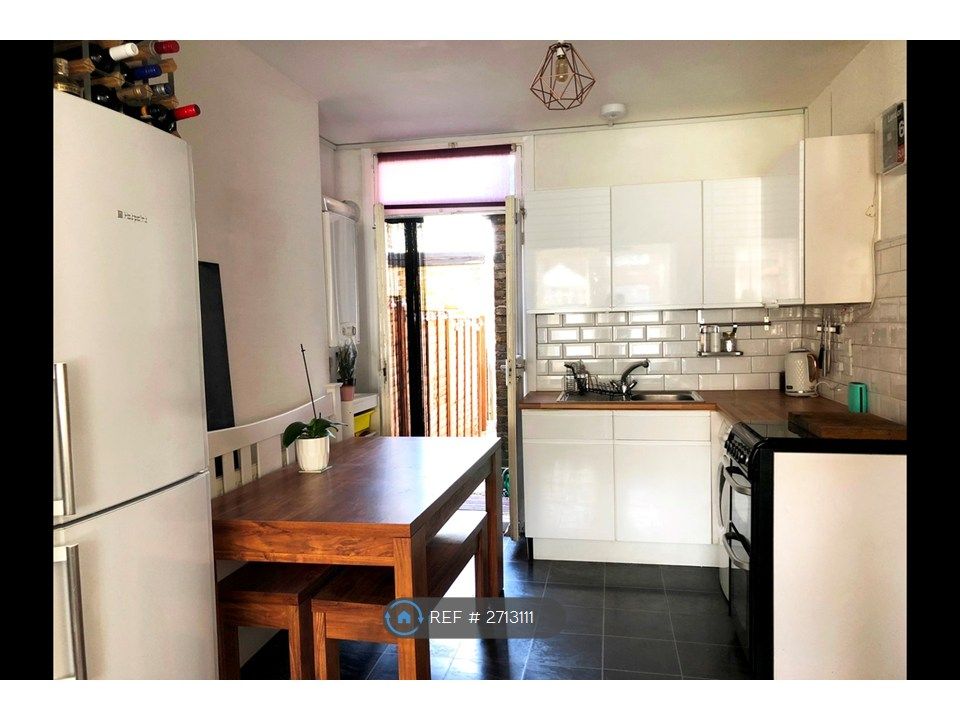 Property photo 2 of 6 Kitchen