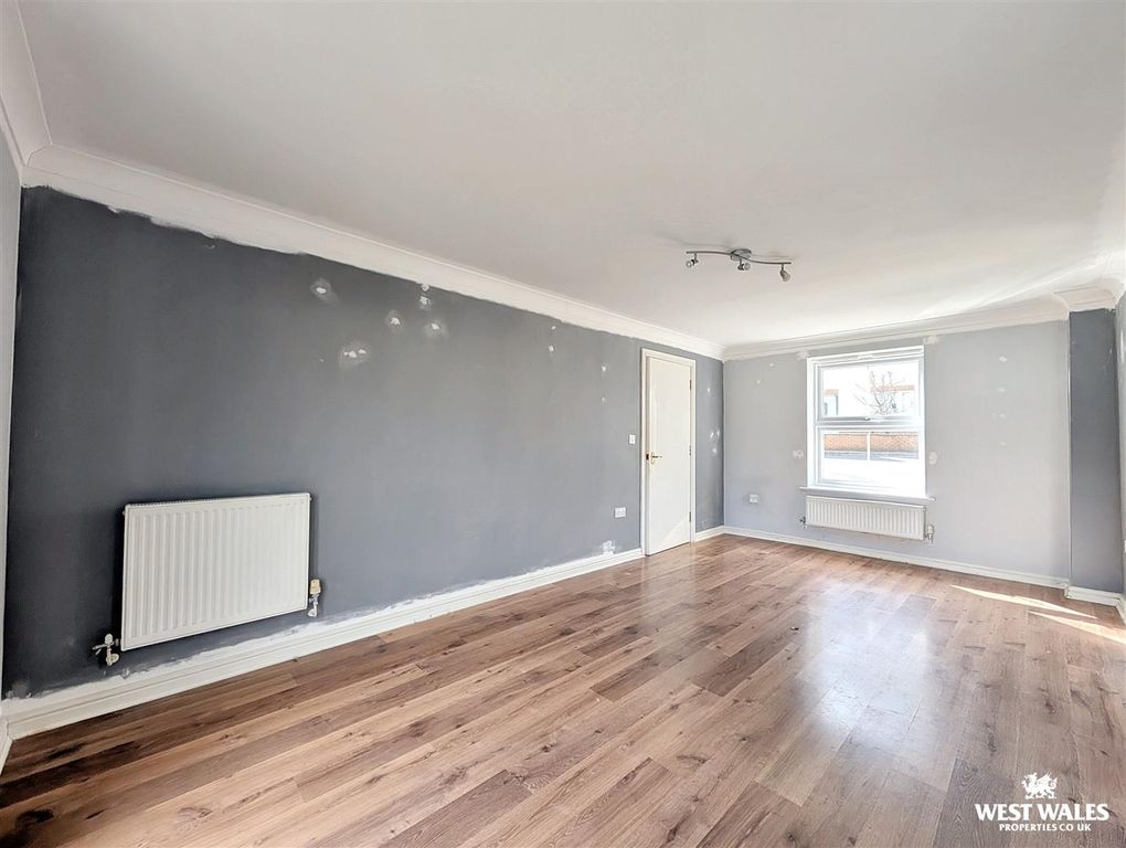 Property photo 3 of 26 1000096710.Jpg