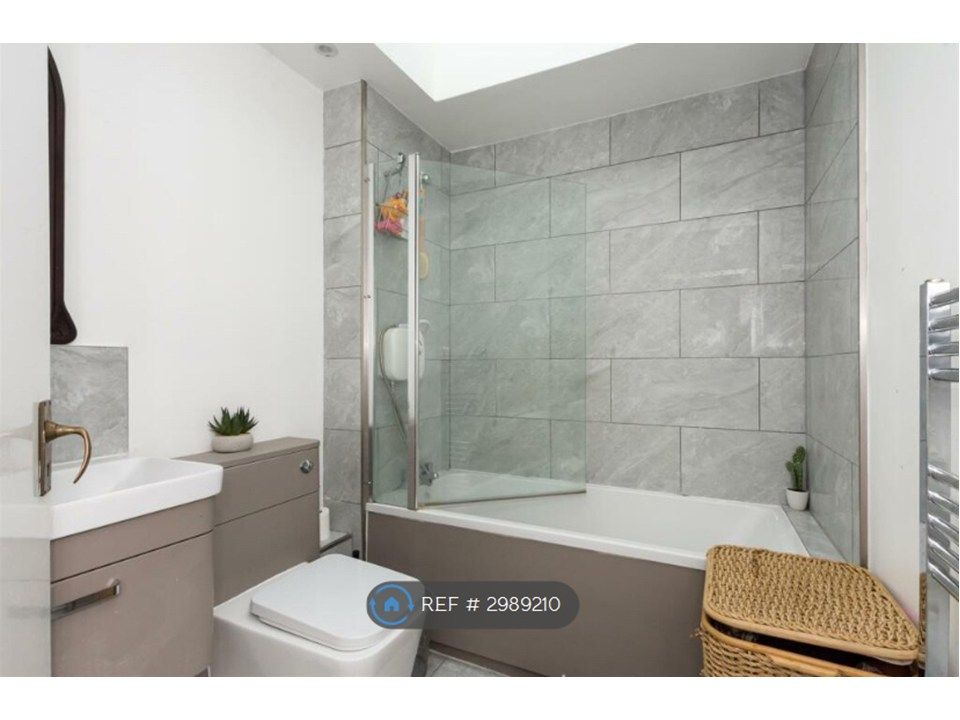 Property photo 2 of 27