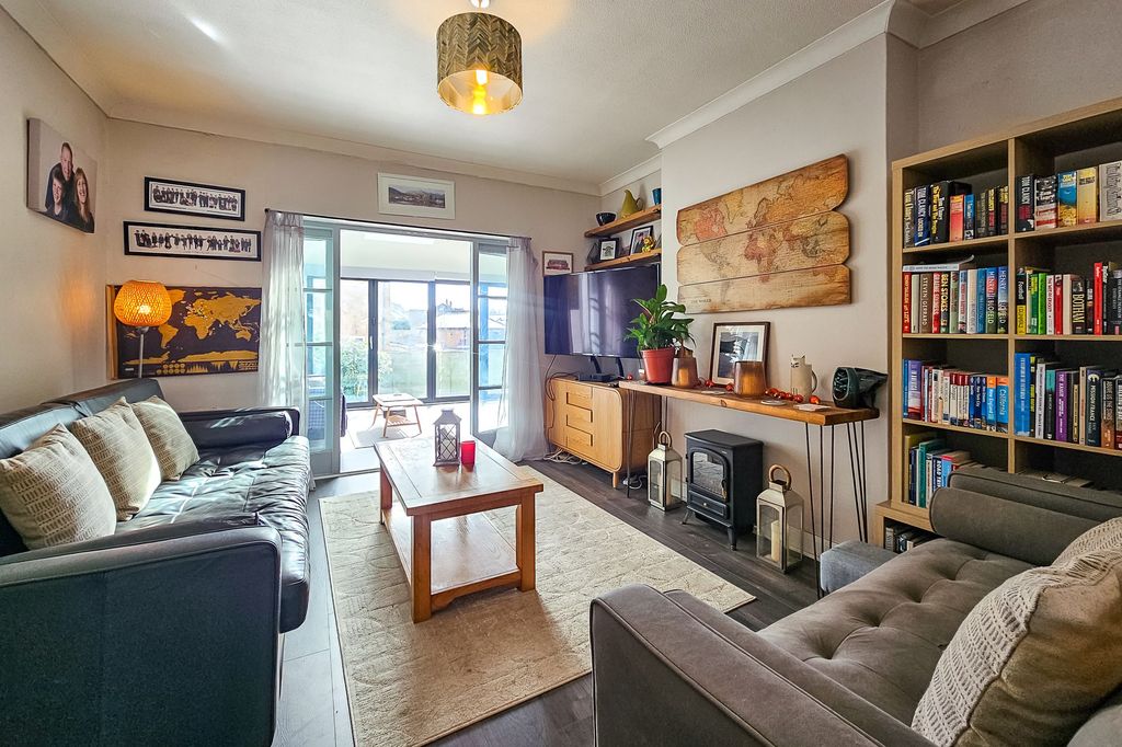 Property photo 2 of 26