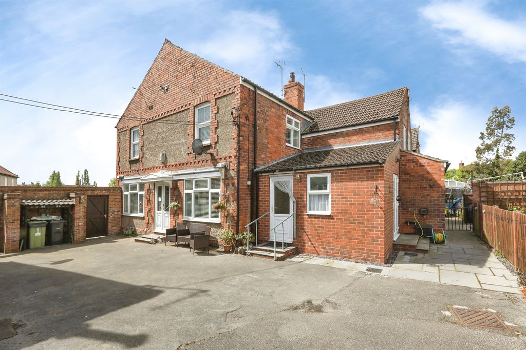 Property photo 2 of 19