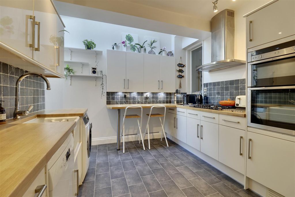 Property photo 3 of 20 7C246A6A-1Fb4-4B96-Ad79-4E357CE92525_1_201_A.Jpeg
