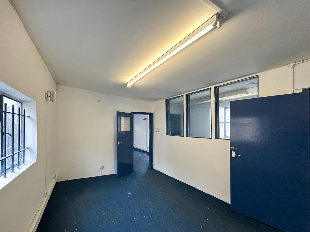 Property photo 2 of 5 1