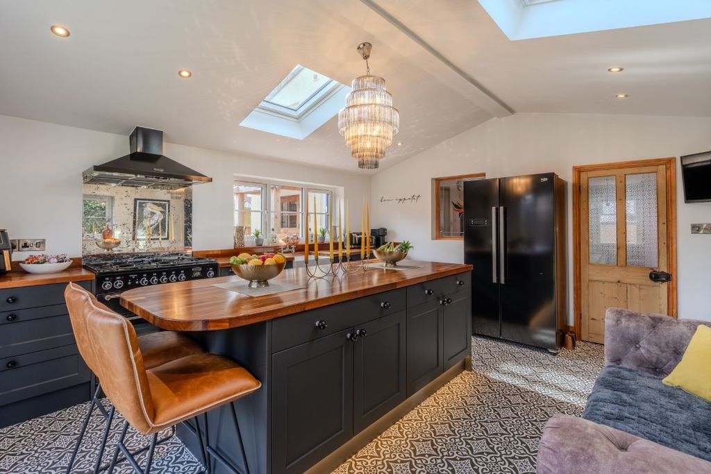 Property photo 2 of 30