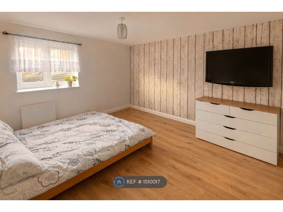 Property photo 2 of 8 Bedroom 2