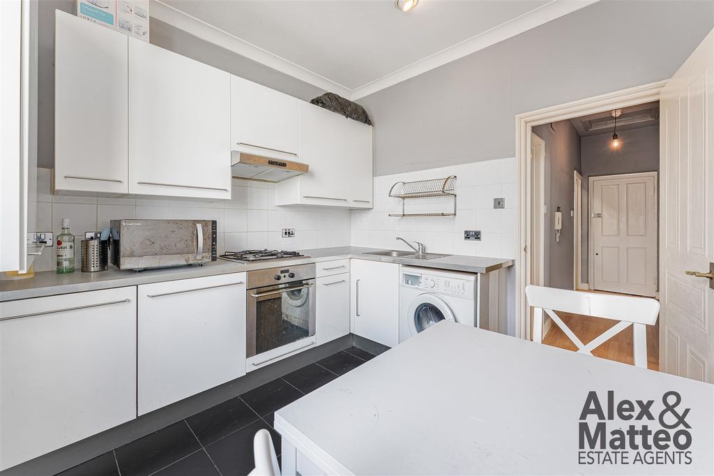 Property photo 3 of 16 Inner City House