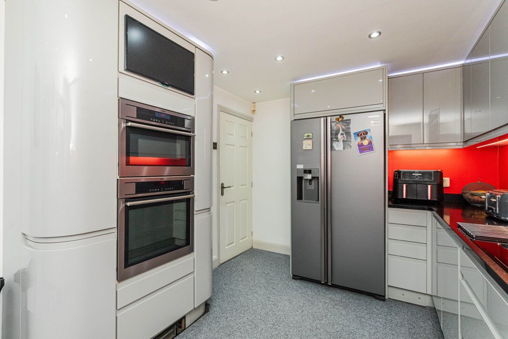 Property photo 3 of 20 Picture No. 02