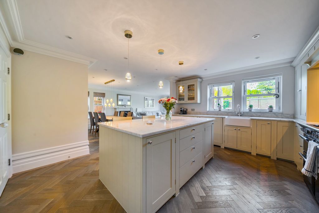 Property photo 2 of 24