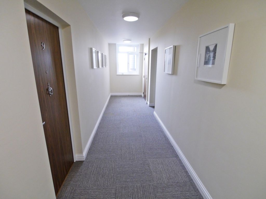 Property photo 3 of 11 Commual Hallway