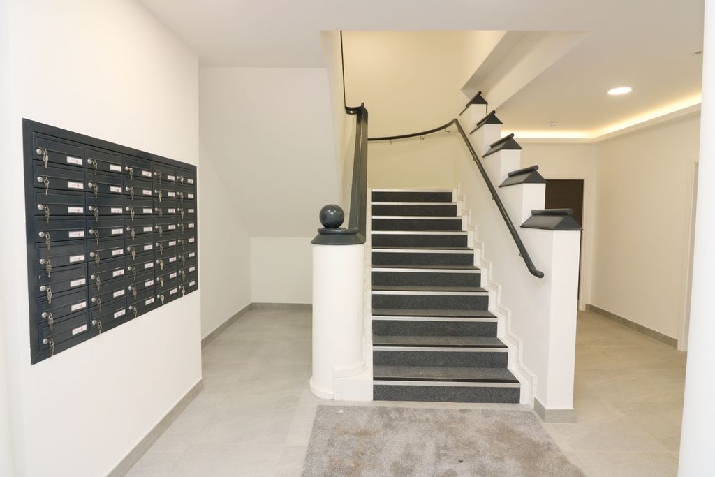 Property photo 2 of 9 Prestige Entrance Hall