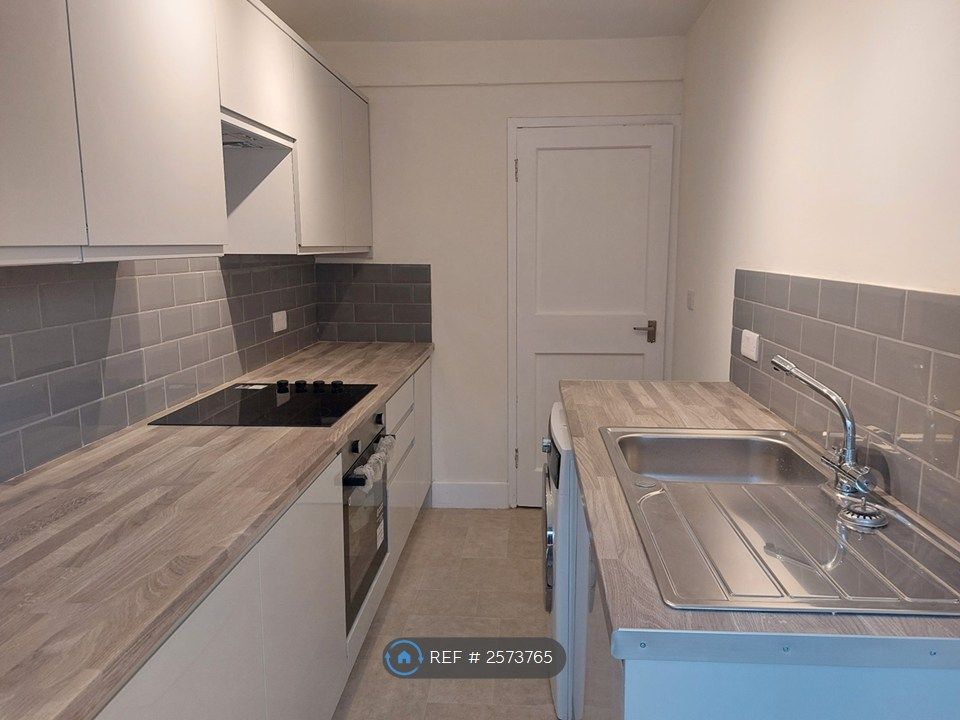 Property photo 1 of 10 Kitchen