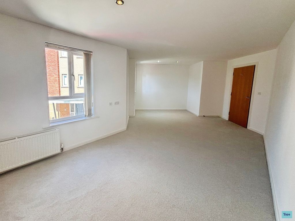 Property photo 1 of 18 Bedroom 1