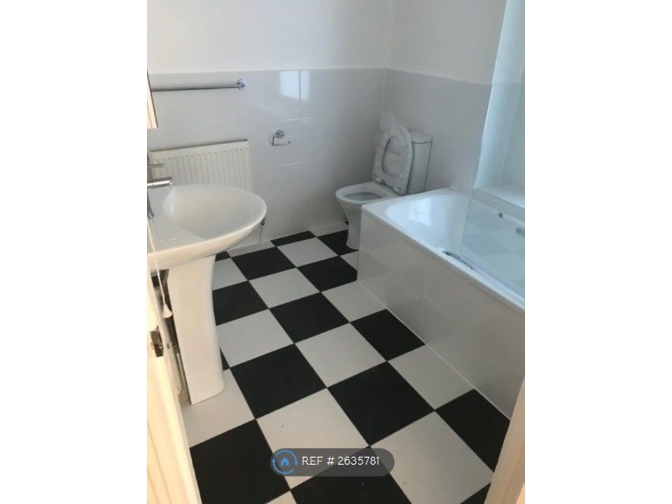 Property photo 3 of 8 Bathroom