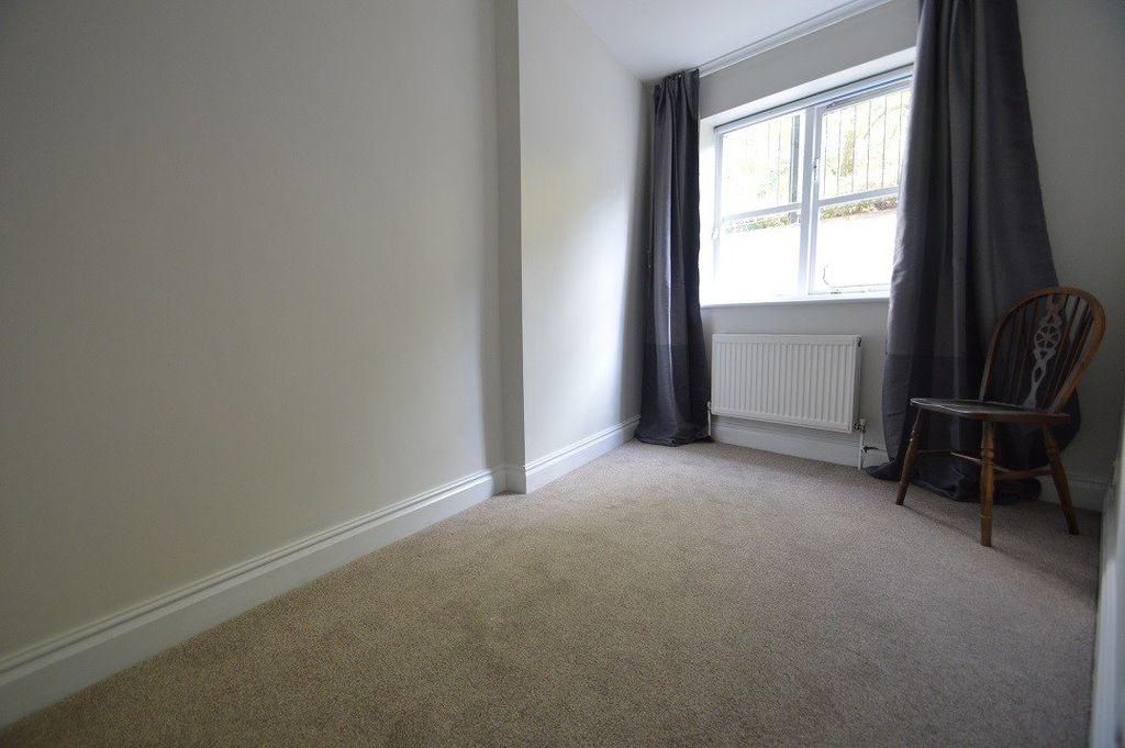 Property photo 3 of 9 Bedroom