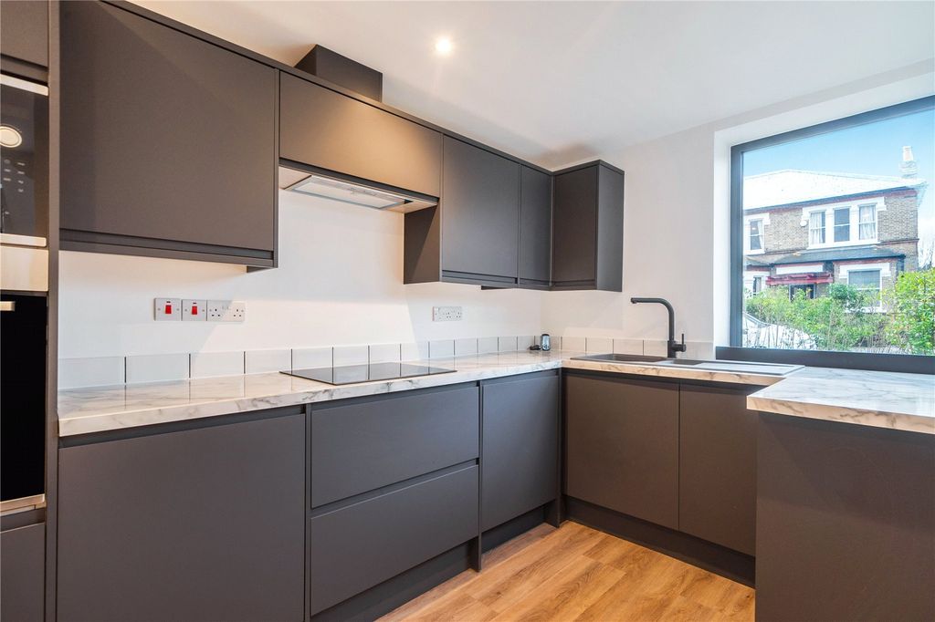 Property photo 3 of 20 Picture No. 09