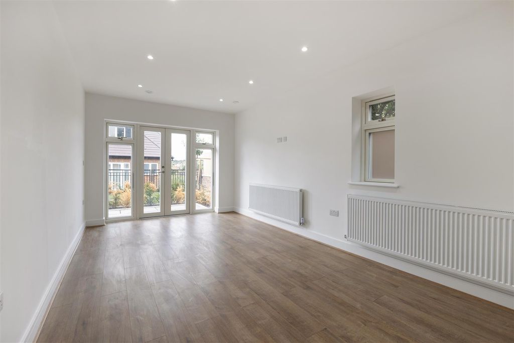 Property photo 2 of 6 114528_Flat-1-8-Coulsdon-Road-4.Jpg