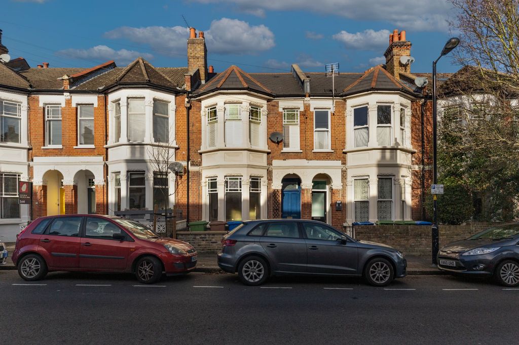 Property photo 1 of 18 Flat A, 24 Tarbert Road, Dulwich, London Se22 8Qb