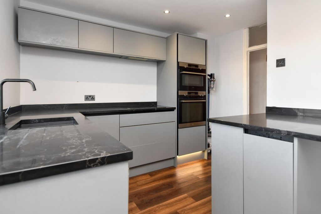 Property photo 2 of 25 Picture No. 28