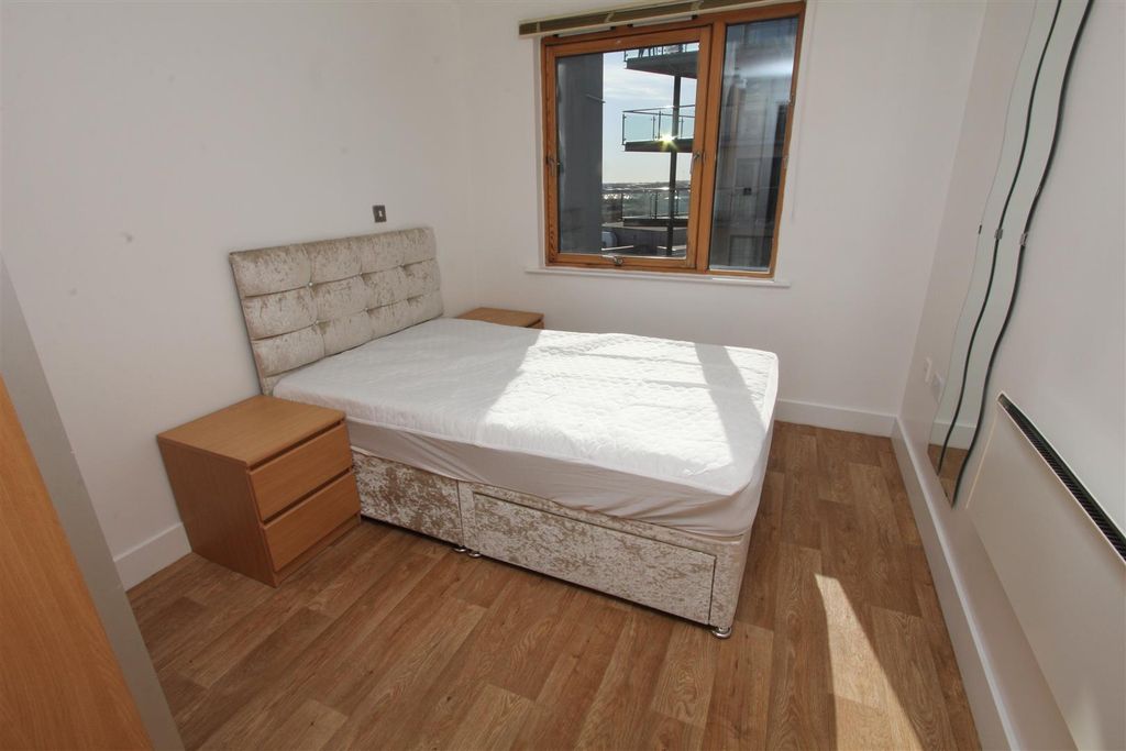 Property photo 3 of 5 Bedroom.Jpg