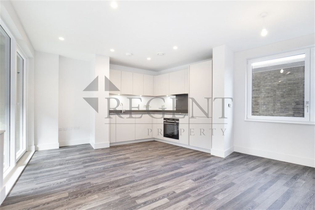 Property photo 3 of 8 Kitchen