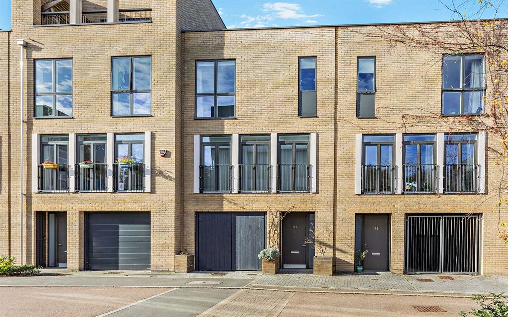 Property photo 1 of 18 Exterior (Front)