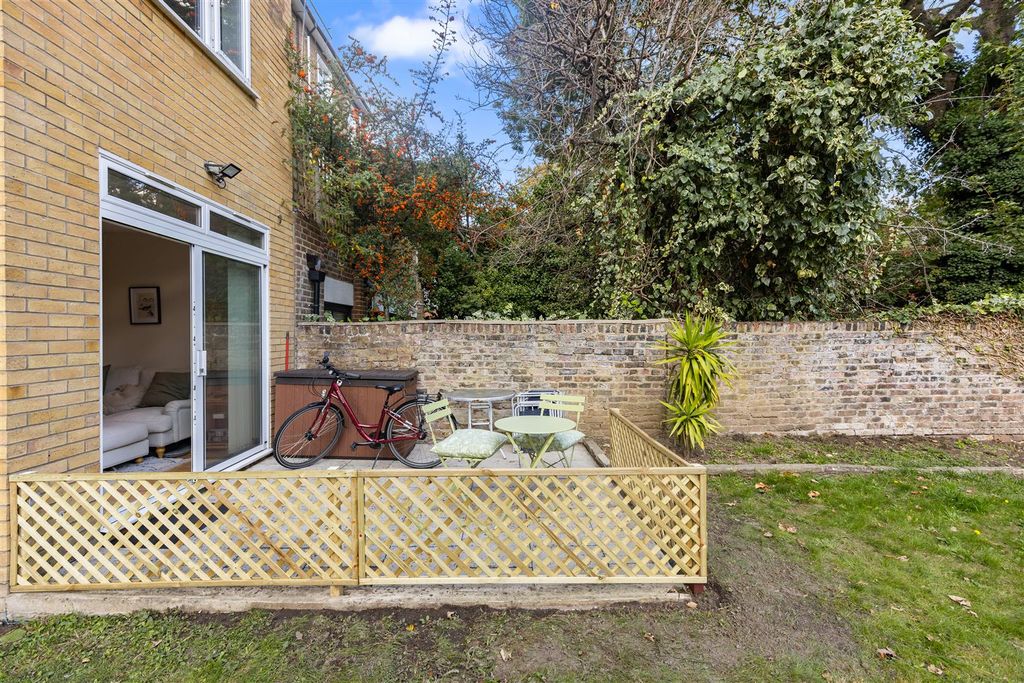 Property photo 2 of 8