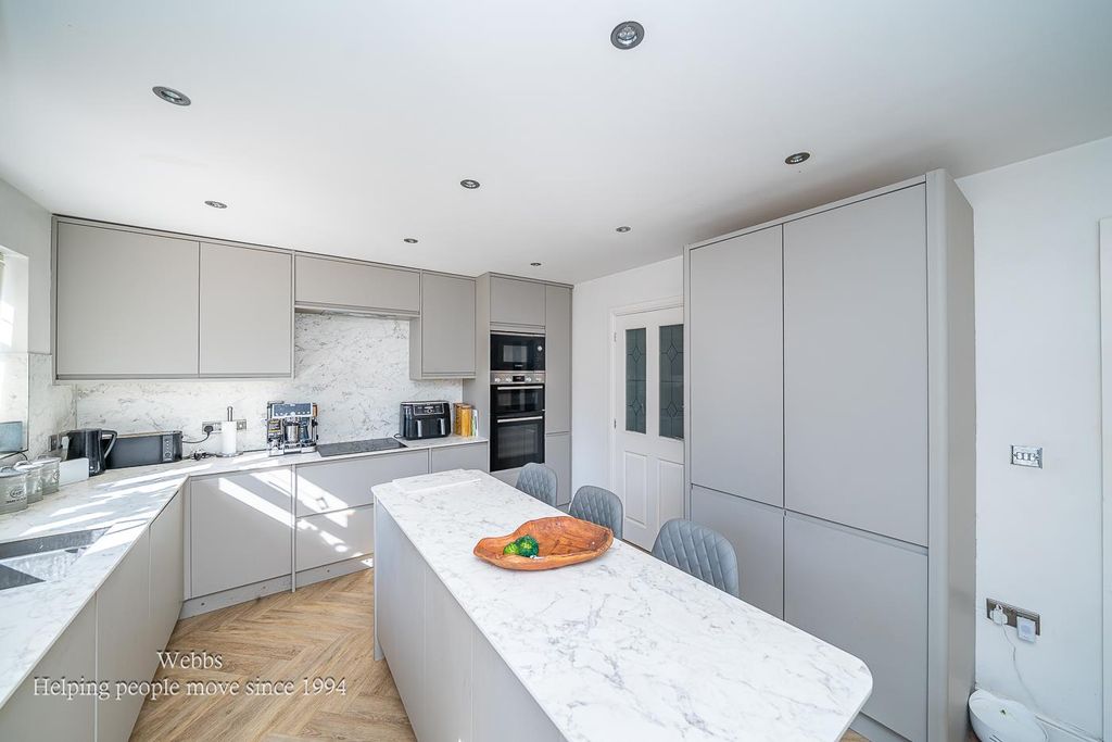 Property photo 2 of 30 Breakfast Kitchen
