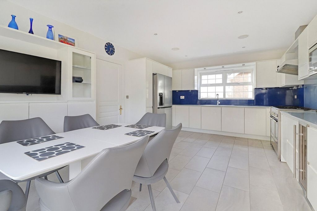 Property photo 2 of 16 Picture No. 44