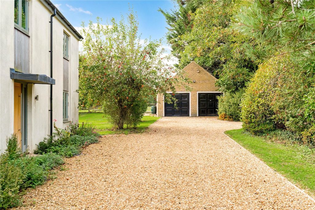 Property photo 2 of 14 Garage And Parking