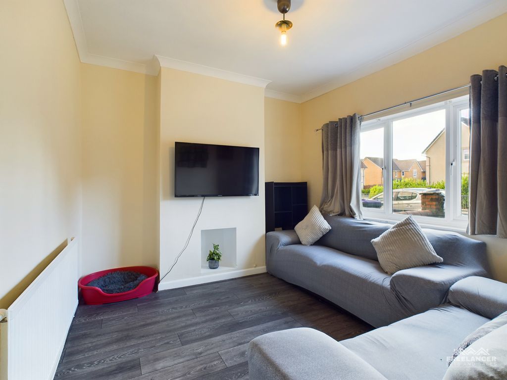 Property photo 3 of 7 Living Room