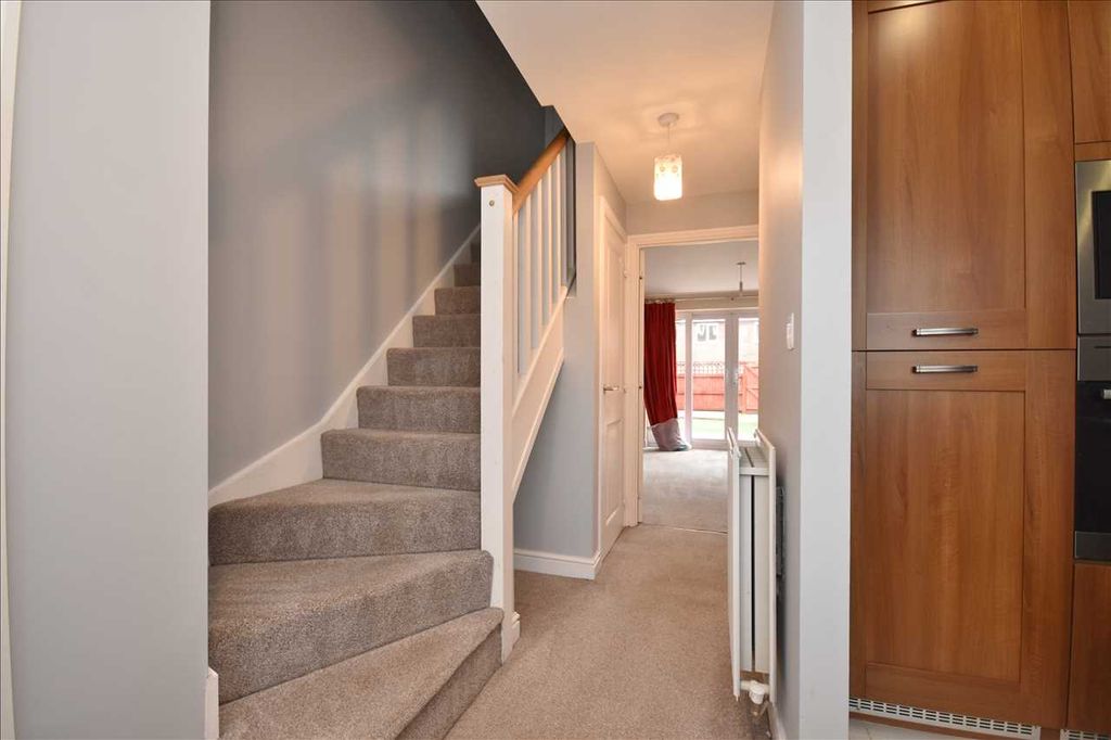 Property photo 2 of 11 Hall