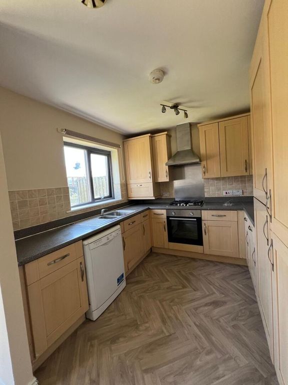 Property photo 1 of 10 Kitchen