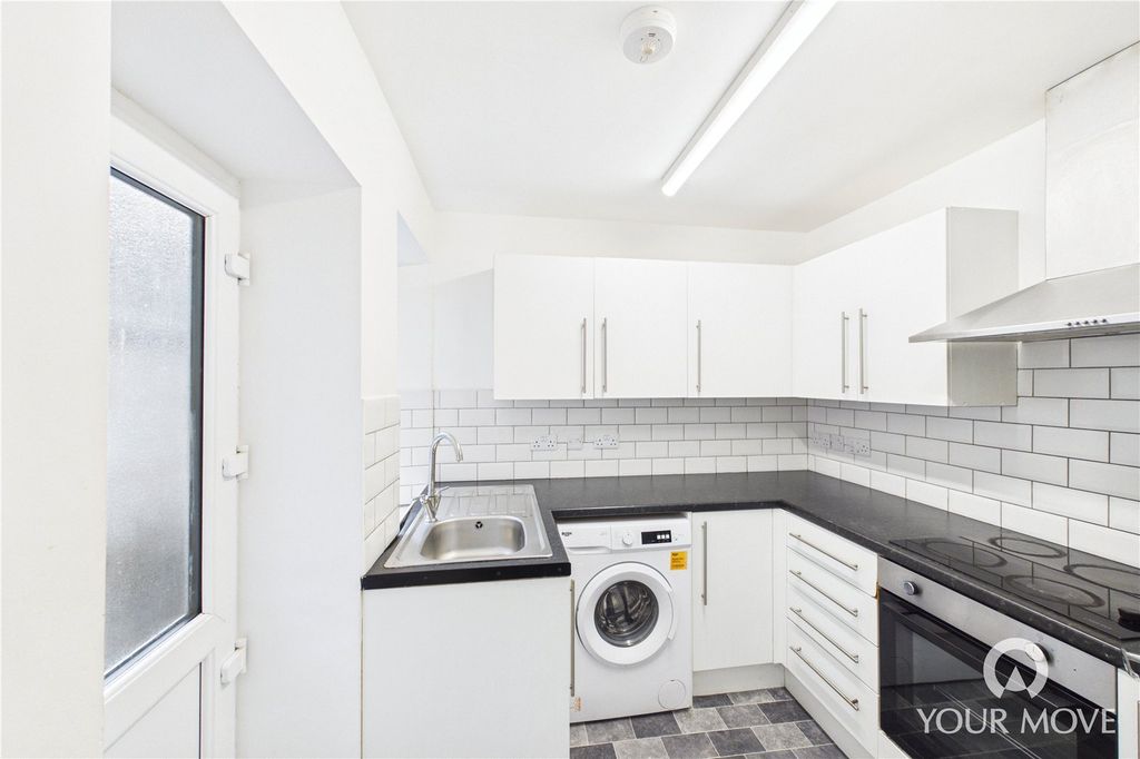 Property photo 2 of 11 Picture No. 28